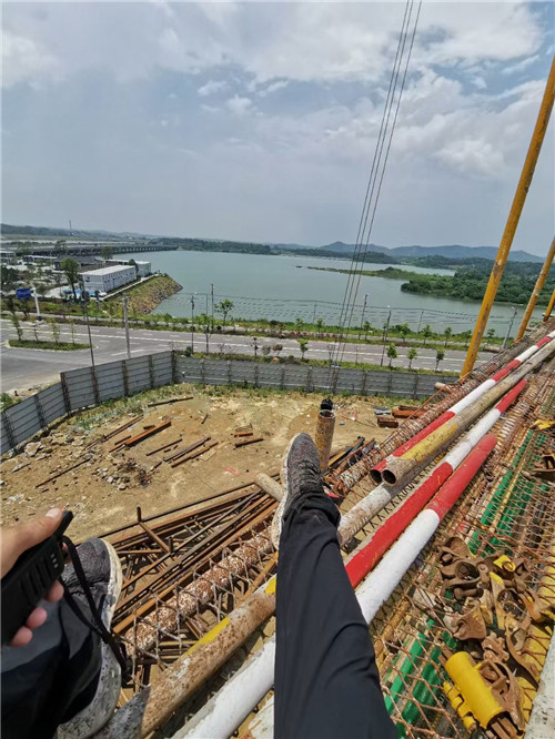 宿松县作业中发生设备损坏或人员意外，责任怎么划分？