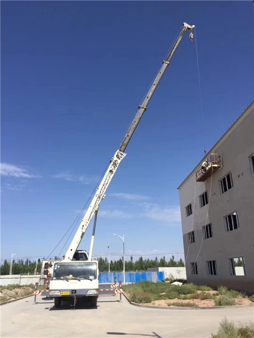 宿松县“轻装强干”—— 吊车的 “轻量化臂架” 技术